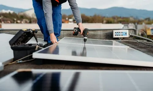 Comment nettoyer et entretenir parfaitement vos panneaux solaires